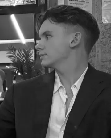 Portrait de Jeremy Prat, en noir et blanc